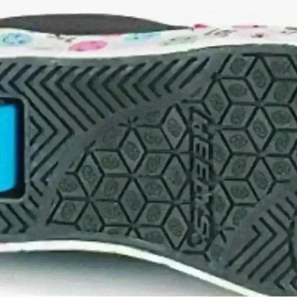 Heelys Black Rainbow Smiley Face  Design 
Skate Shoes size 7 woman - Picture 4 of 8